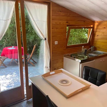 Gites Au Chateau Des Estubiers Les Granges-Gontardes Esterno foto
