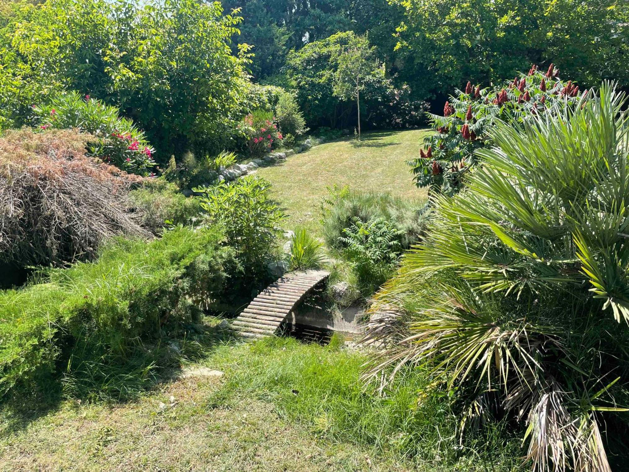 Au Chateau Des Estubiers *